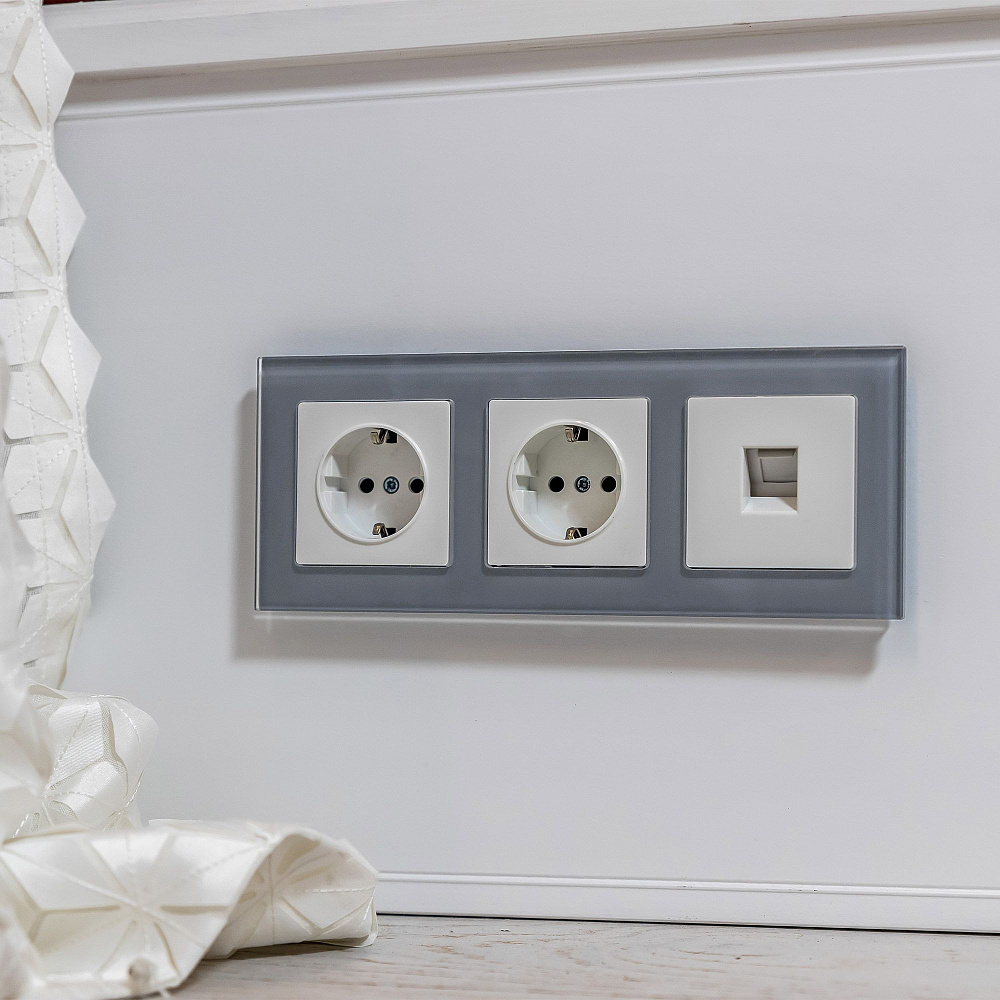 картинка Рамка на 3 постa серый стекло Favorit WL01-Frame-03 Werkel 030777 