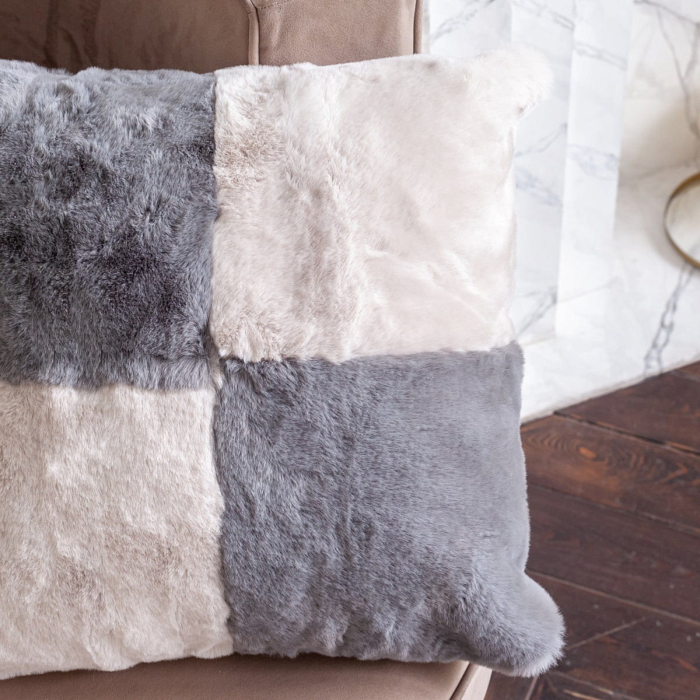 картинка Чехол для подушки Arya из искусственного меха 45*45 Joyable серый/кремовый 
