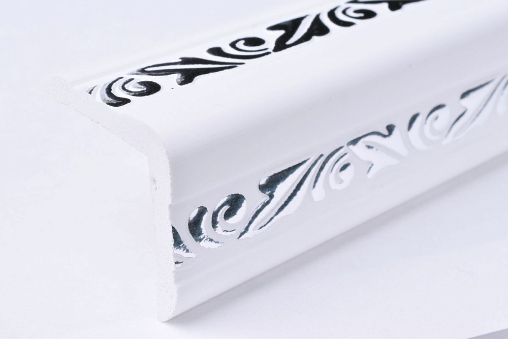 картинка Уголок ПВХ Д-03 Белый (серебро) 25*25*2.7 (30шт) 