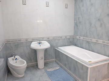 картинка Плинтус керамический LOIRE F1525-021S 15*25см  являющийся официальным дистрибьютором в России 